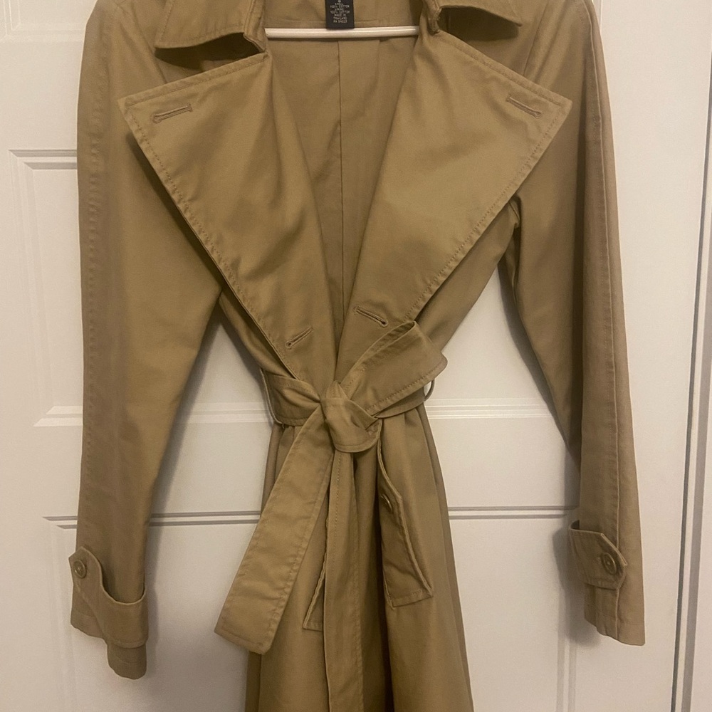 GAP Cream Trench Coat with Wide Collar and Matching Belt